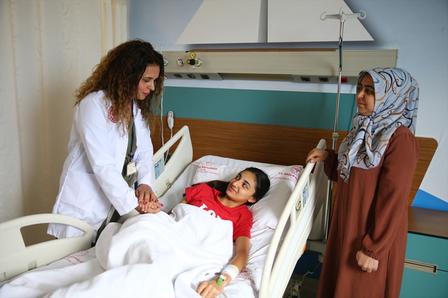 14 yaşındaki hastanın rektum tümörü Adana'da çevre dokular korunarak alındı