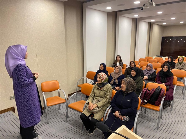 Kırıkkale'de umreye gideceklere İl Müftülüğü Dersliği'nde seminer düzenlendi.