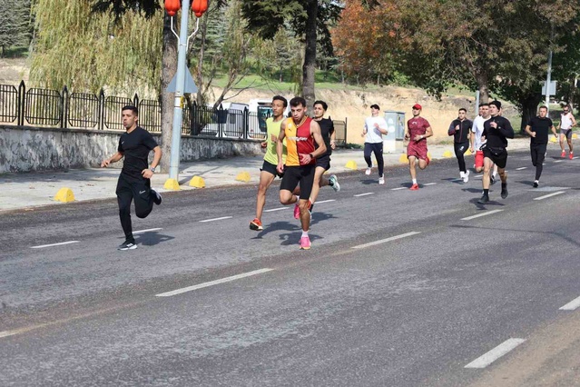 Söğüt'te 4'üncü Cumhuriyet Halk Koşusu'nda 512 sporcu derece için ter döktü