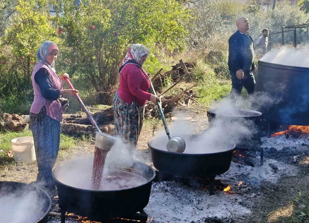 Mersin'de kazanlar kuruldu, Yörüklerin nar ekşisi mesaisi başladı