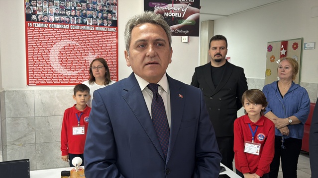 Tekirdağ'da öğrenciler bilim şenliğinde geri dönüşüm ve teknoloji projelerini tanıttı