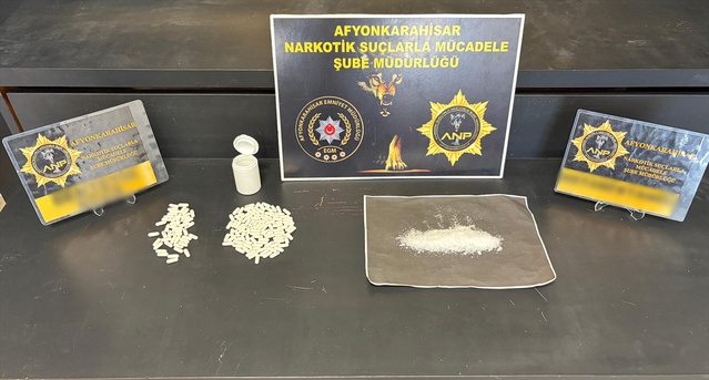 Afyonkarahisar'da 140 sentetik hap ele geçirilen otomobilin sürücüsü tutuklandı