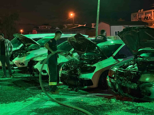 Antalya Serik'te 6 aracı benzinle yakan şüpheli tutuklanarak cezaevine gönderildi