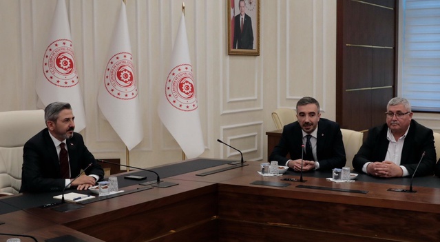 ATSO Ankara'da TOBB Başkanı Hisarcıklıoğlu ve Bakan Yardımcısı Aydın ile görüştü