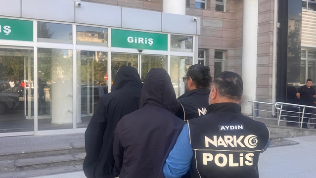 Kuşadası'nda operasyonda 1 kilo 495 gram esrar ele geçirildi, 2 şüpheli tutuklandı