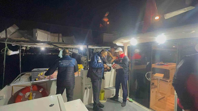 Balıkesir'de balıkçı tekneleri gece denetlendi, denetimler 7 gün 24 saat sürecek