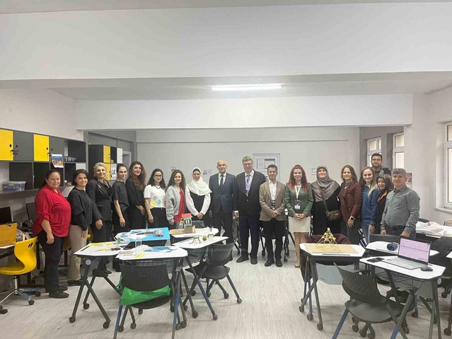 Eskişehir'de Scientix Türkiye ekibi STEM kursunda proje süreçlerini inceledi