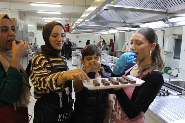 Amasya'da 14 kadın, çikolata üretiminde markalaşma eğitimi aldı