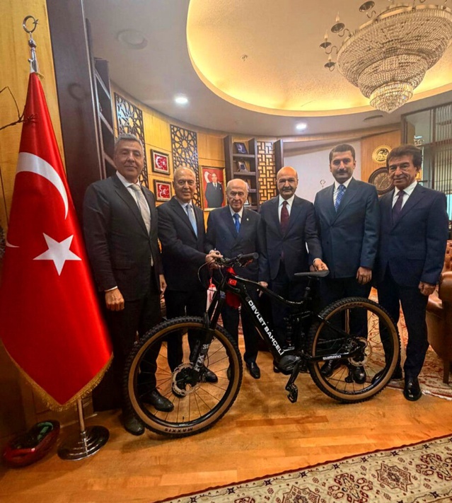 Bisiklet Federasyonu Başkanı Müftüoğlu, MHP lideri Bahçeli'ye nezaket ziyareti yaptı