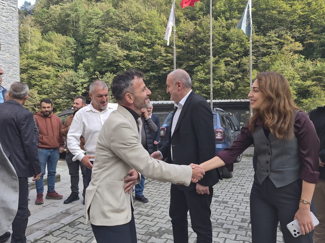 Rize Çamlıhemşin'de Muhtarlar Günü kahvaltısında muhtarların katkısı vurgulandı