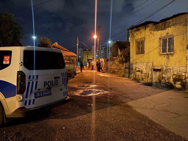 Kayseri'de priz tamir ederken akıma kapılan 20 yaşındaki genç hastaneye kaldırıldı