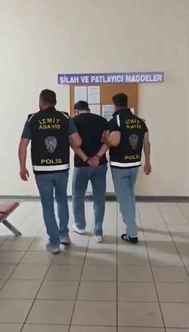 Kocaeli İzmit'te hırsızlık şüphelisi 21 yıl 4 ay 22 gün kesinleşmiş cezayla yakalandı