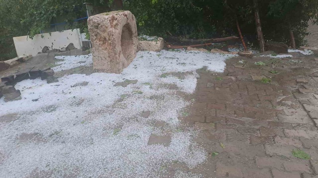 Diyarbakır'da sağanak taşkınlara yol açtı, Silvan'da dolu hayatı olumsuz etkiledi