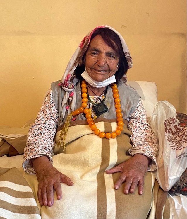 Van'ın 'Deli Fadile'si Fadile Kayar, 84 yaşında hastanede vefat etti