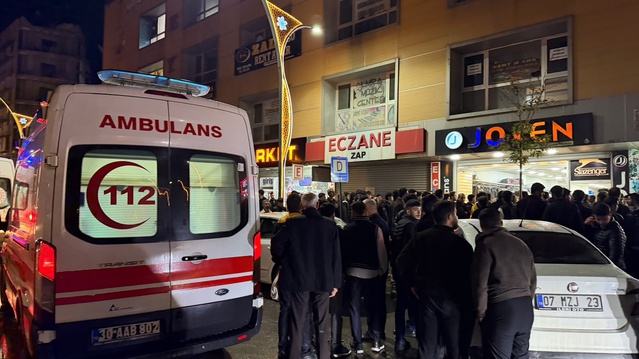 Hakkari Yüksekova'da Amed Çarşısı önüne ateş açıldı, 3 kişi yaralandı