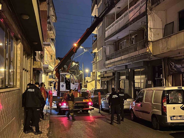 Bursa Osmangazi'de rehine krizi sona erdi, şahıs gözaltına alınırken anne kurtarıldı