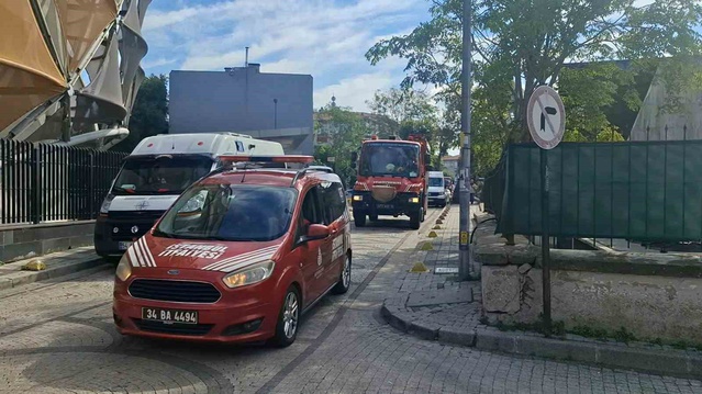 Özel Üsküdar Amerikan Lisesi'nin trafosu alev aldı: Muhabirin çekimine veli engeli