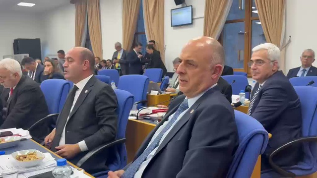 Plan ve Bütçe Komisyonu'nda fon soruşturması tartışması 100 tutukluyla büyüdü