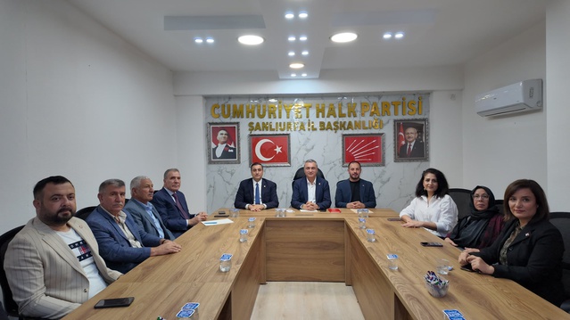 CHP Sözcüsü Müslim Sarı, Şanlıurfa'da İl Başkanı Karadağ ve örgütle buluştu