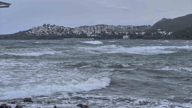 Bodrum'da sağanak ve rüzgar Datça ile İstanköy feribot seferlerini iptal ettirdi