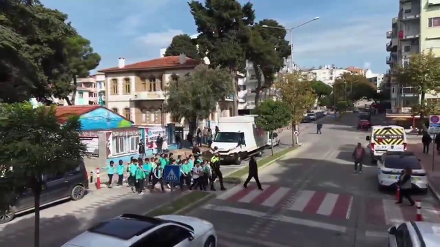 Çanakkale'de emniyet ekipleri okul çevresi denetimlerini aralıksız sürdürüyor