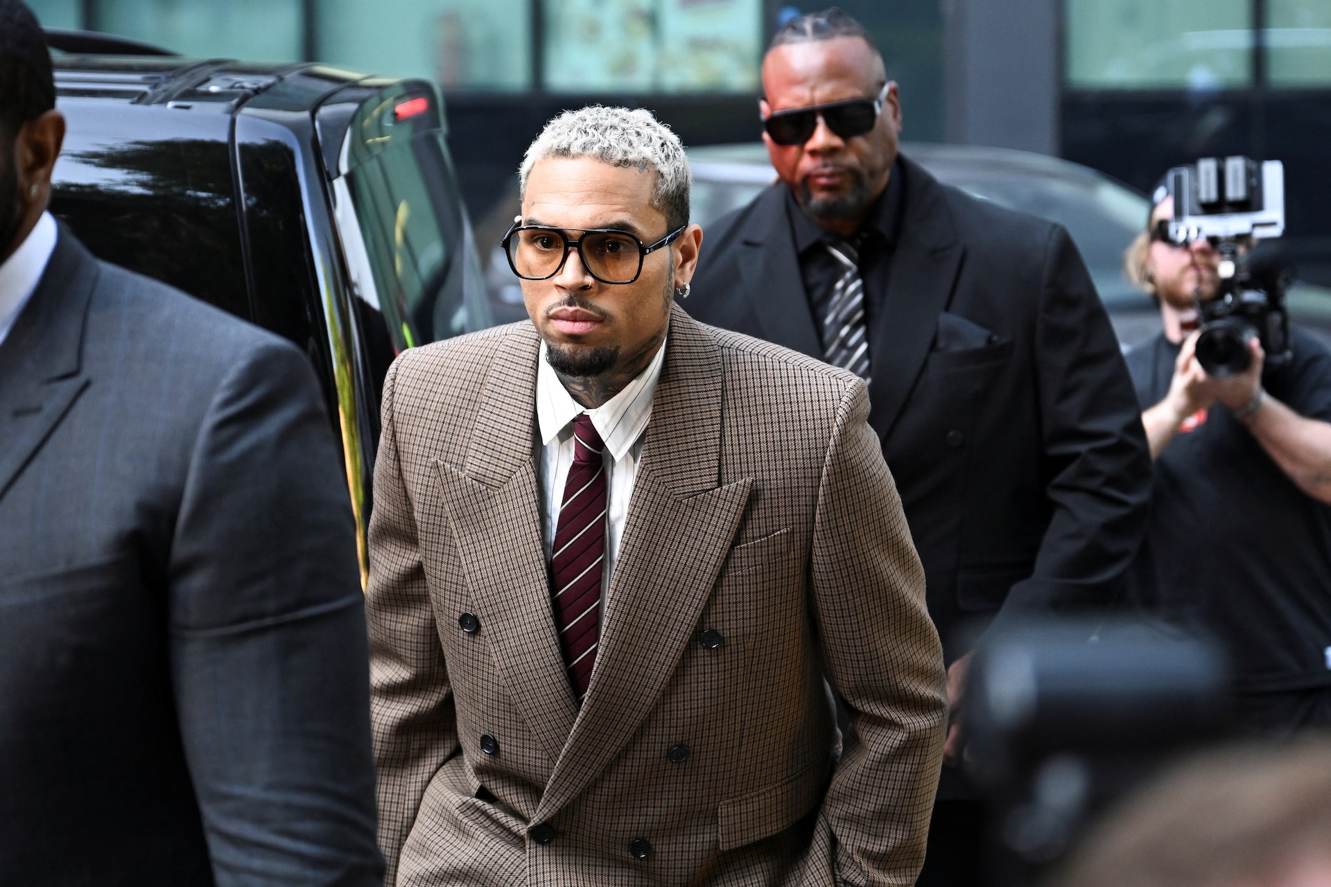 Kulüpte kavgaya karışmıştı. Grammy ödüllü Chris Brown hakim karşısında