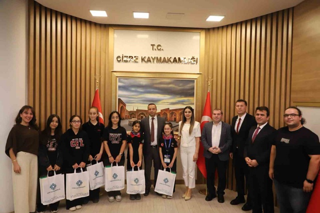 TEKNOFEST 2026 finalistleri Cizre Kaymakamı Baycar'ı makamında ziyaret etti