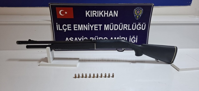 Hatay Kırıkhan'da otomobil kurşunlamada 4 zanlı tutuklandı, 11 fişek ele geçirildi