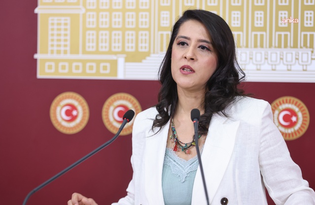 EMEP'li Sevda Karaca, Tugay'a tepki gösteren İzmirlilere polis müdahalesini eleştirdi