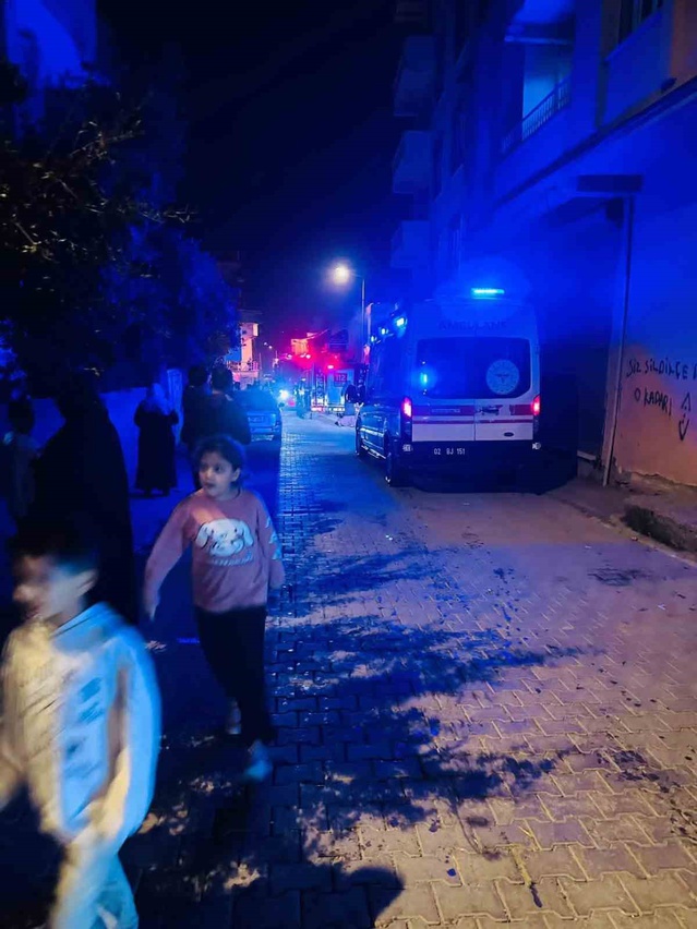 Adıyaman Kahta'da müstakil evde çıkan yangın itfaiyenin müdahalesiyle söndürüldü