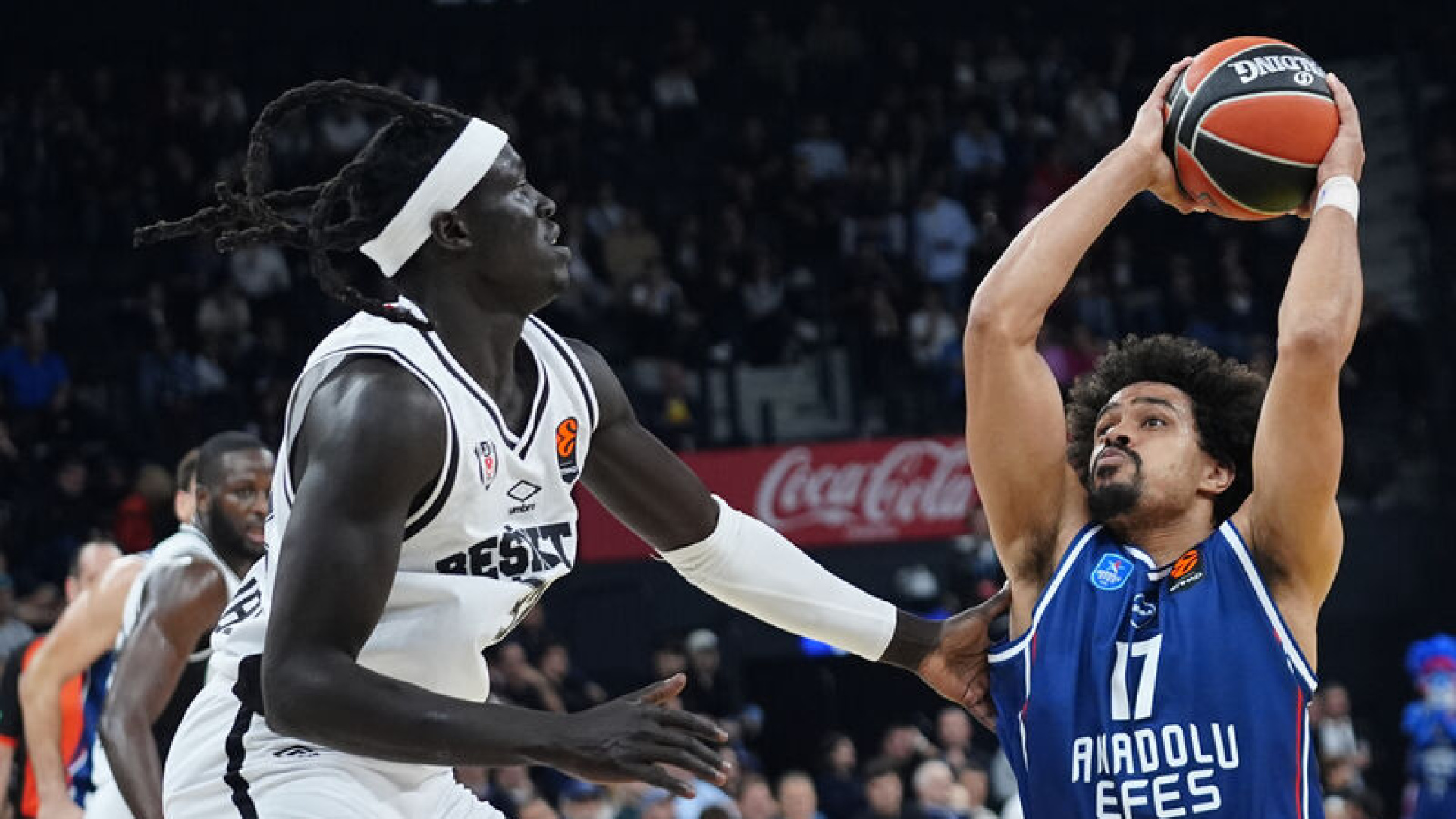 EuroLeague'de Türk derbisi Anadolu Efes'in