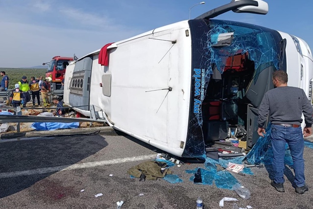 Manisa’da katliam gibi kaza! Yolcu otobüsüyle tır çarpıştı: 11 ölü, 27 yaralı