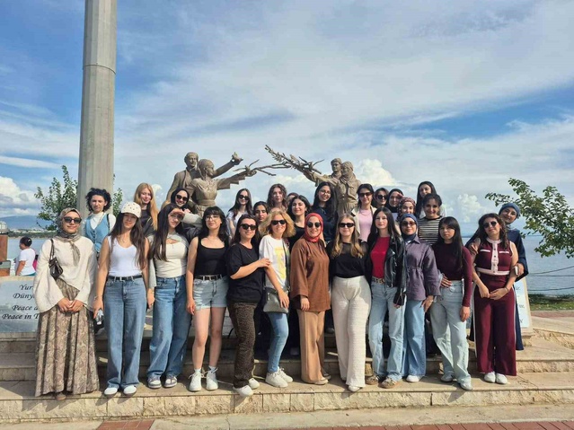 Aydın'da yurtta kalan öğrenciler Gelin Tanış Olalım projesiyle Didim ve Milet'i gezdi
