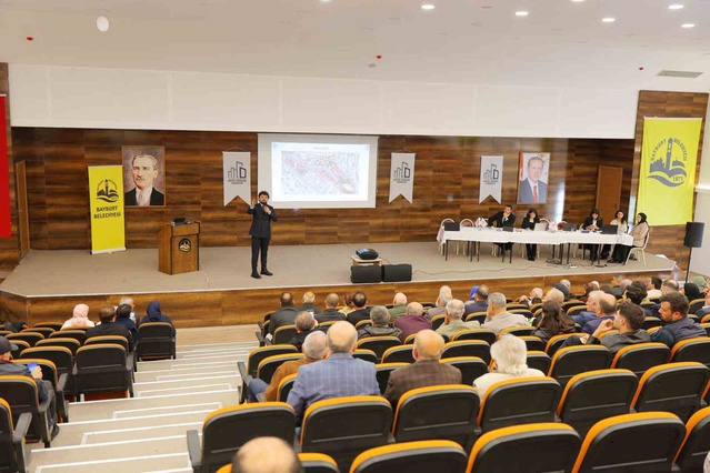 Bayburt Tuzcuzade'de kentsel dönüşüm için hak sahipleri toplantıyla bilgilendirildi