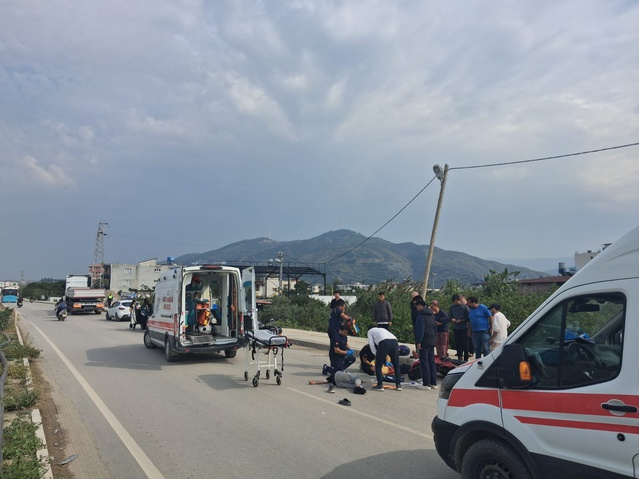 Hatay'da TIR'la çarpışan motosikletin 16 yaşındaki sürücüsü öldü, 2 kişi yaralandı