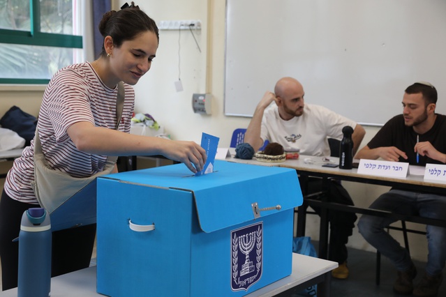 İsrail'de Netanyahu bloku 53, muhalefet 48 sandalyede kaldı, 61 çoğunluk sağlanamadı