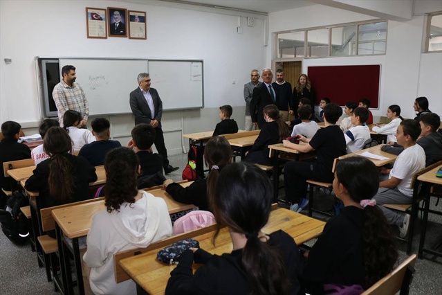 Merzifon Kaymakamı Karaaslan, Gazi Ortaokulu'nda öğrencilerle bir araya geldi