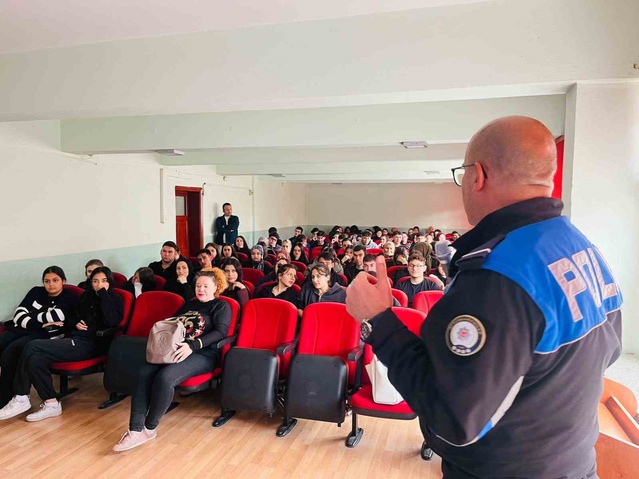 Afyonkarahisar'da polis, öğrencilere 112 ve siber zorbalık eğitimi verdi