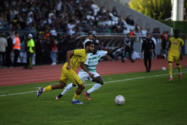 Trendyol 1. Lig'de Bandırmaspor, 10 kişi kalan Iğdır FK'ya evinde 2-1 yenildi