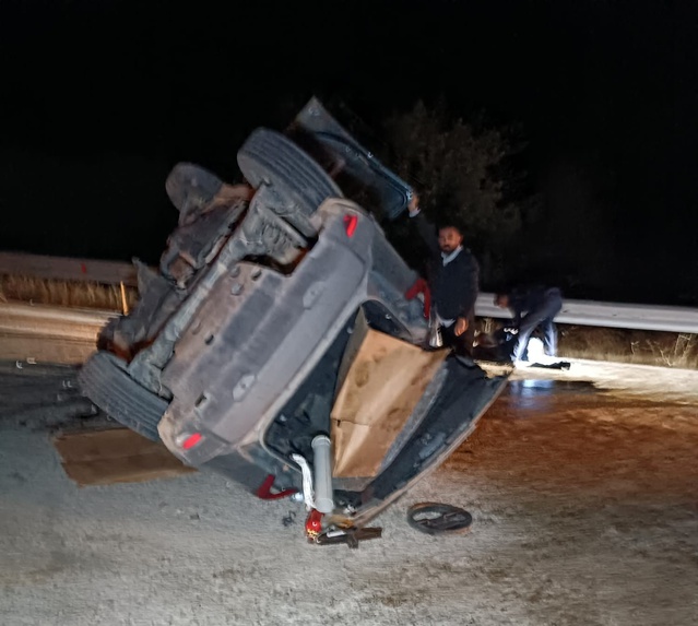 Malatya Hekimhan'da beton mikseriyle çarpışan araç devrildi, 2 kişi yaralandı