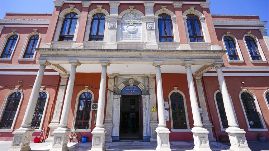 1869'dan bugüne ayakta kalan "Taş Mektep": Fatih İmam Hatip Ortaokulu