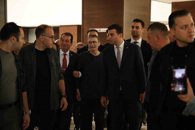 Aziz Sancar Dicle Üniversitesi'nde öğrencilerle buluşup beyin kanserini anlattı