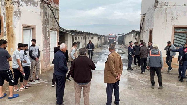 Sakarya Pamukova'da tavuk çiftliğindeki yangın, tesiste tavuk yokken söndürüldü