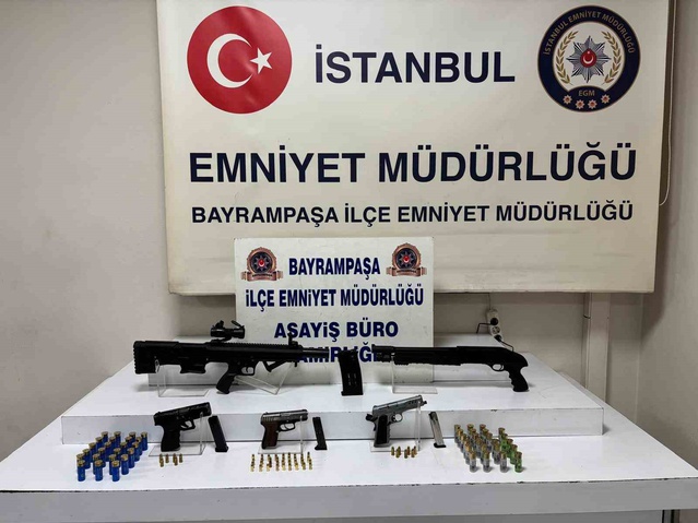 İstanbul Bayrampaşa'da evinde 3 ruhsatsız tabanca bulunan şahıs gözaltına alındı