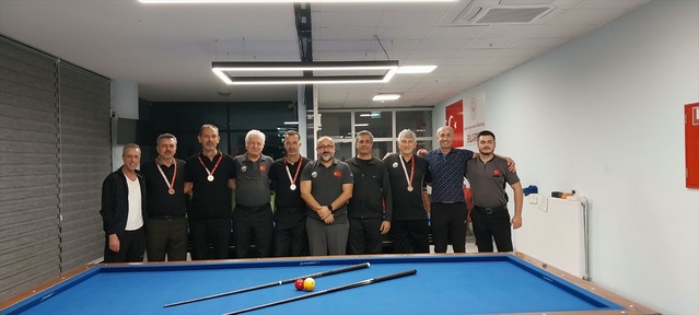 Edirne'de 33 sporcunun katıldığı 3 Bant Bilardo Turnuvası'nı Ünal İrci kazandı