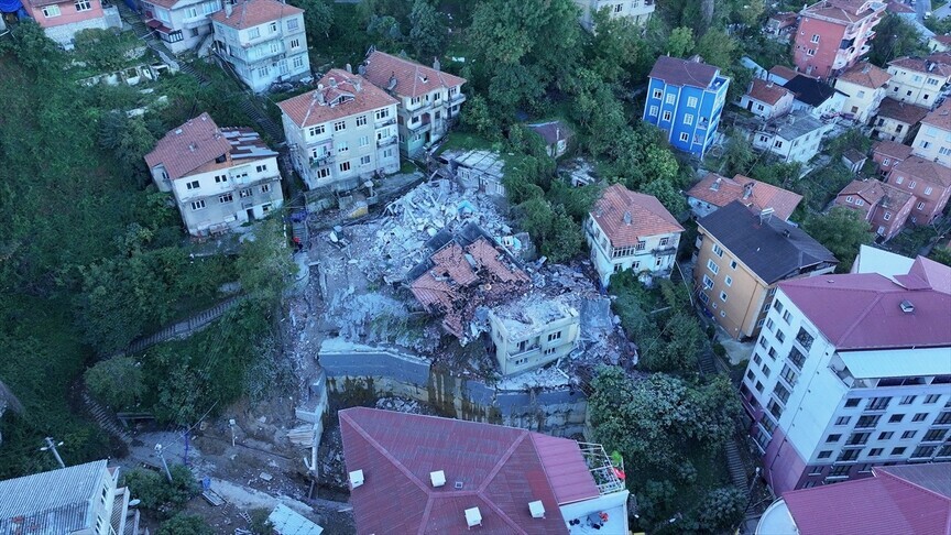 Zonguldak'ta çöken binayla ilgili gözaltına alınan 5 şüpheliden 3'ü tutuklandı