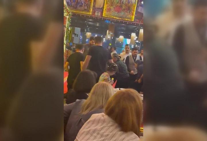 Hakkı Bulut'un sahnede rahatsızlandı, hastaneye kaldırıldı