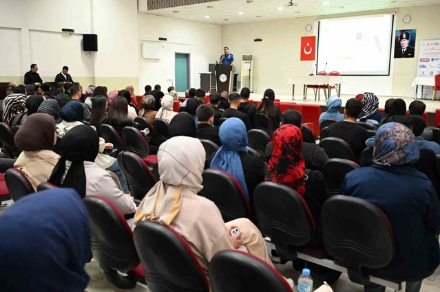 Elazığ'da Çocuk Şube ekipleri, 329 okul bahçe görevlisine dedektör eğitimi verdi