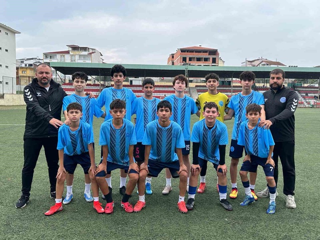 1299 Bilecik Spor 14U, Osmaneli'de oynanan hazırlık maçında Osmanelispor'u 7-0 yendi