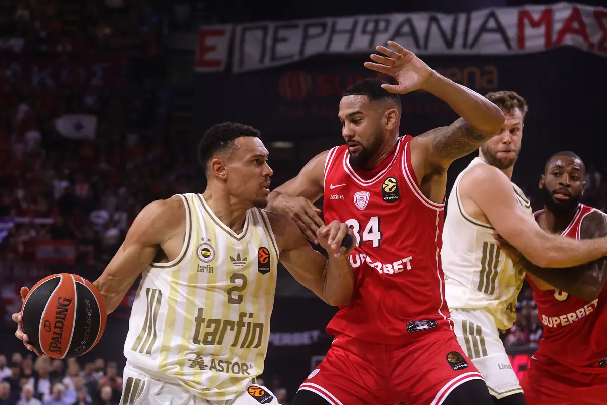 Fenerbahçe Tarfin, Olympiakos'u Üç Silahşörleri ile devirdi
